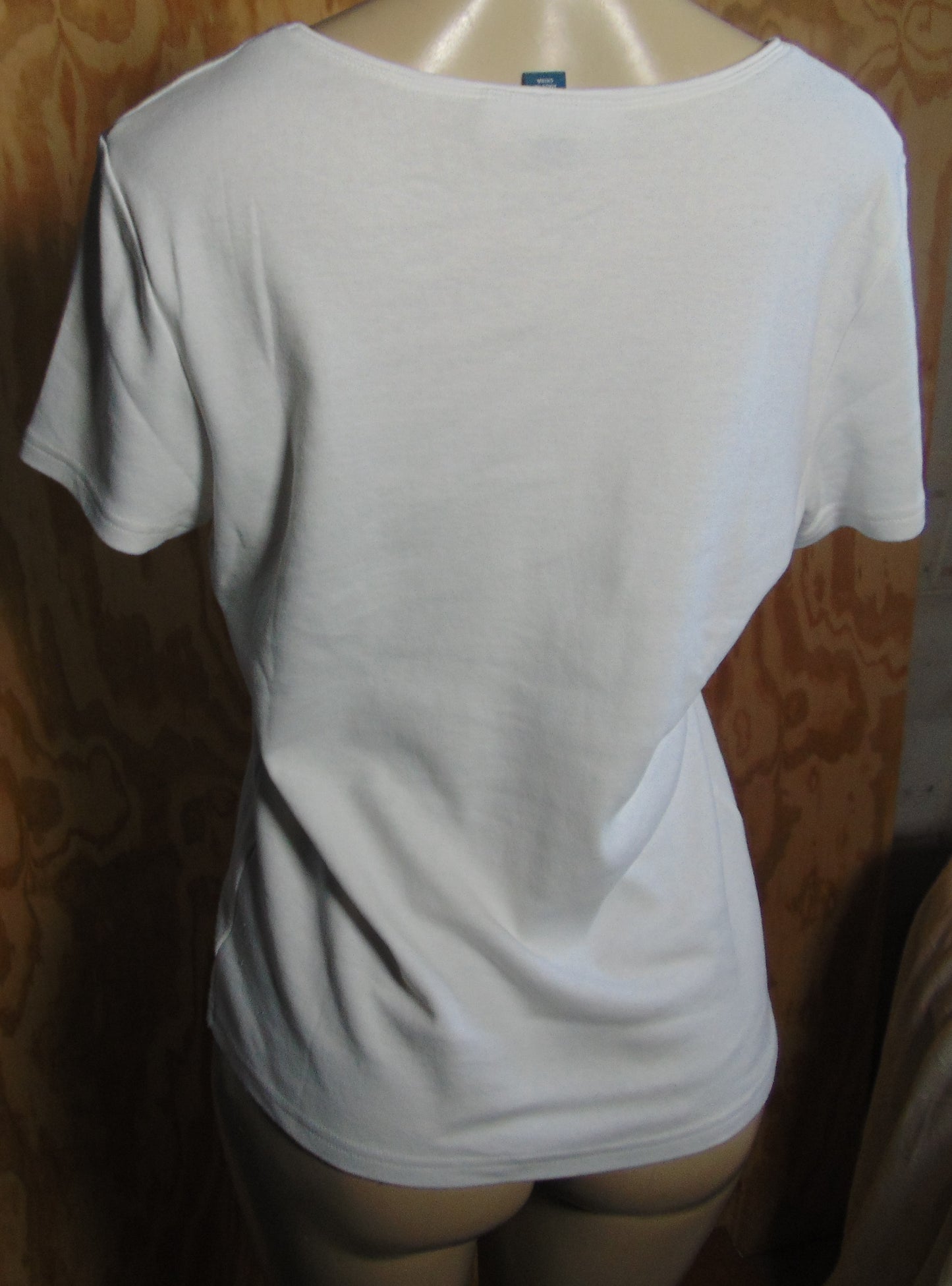 white t-shirt size M.