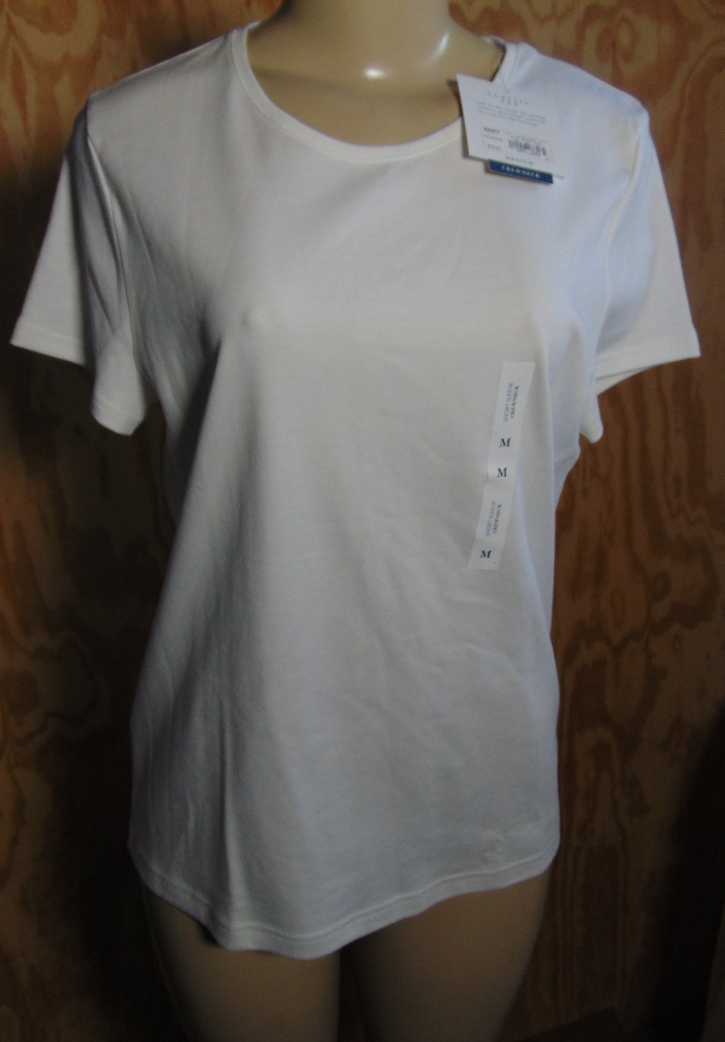 white t-shirt size M.