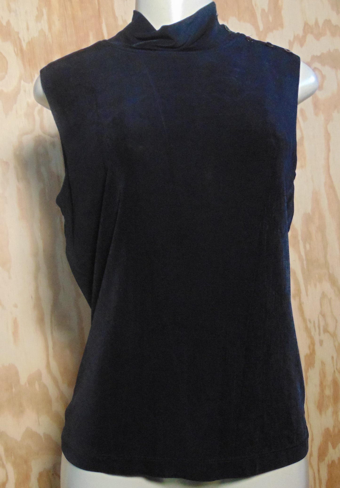 black short sleeveless