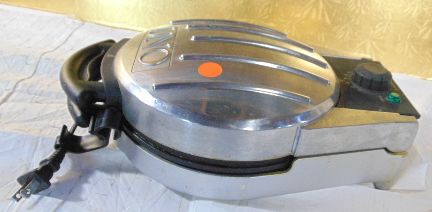 Villa Ware  Petite Heart Belgian 3 Waffle Maker Model 2006