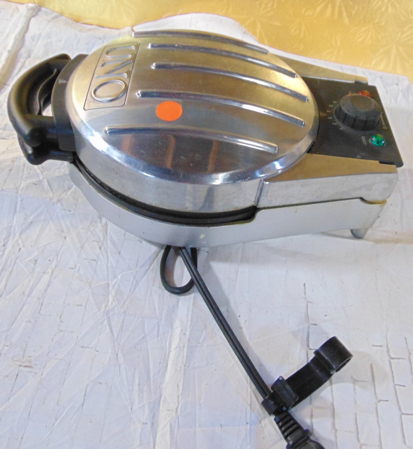 Villa Ware  Petite Heart Belgian 3 Waffle Maker Model 2006