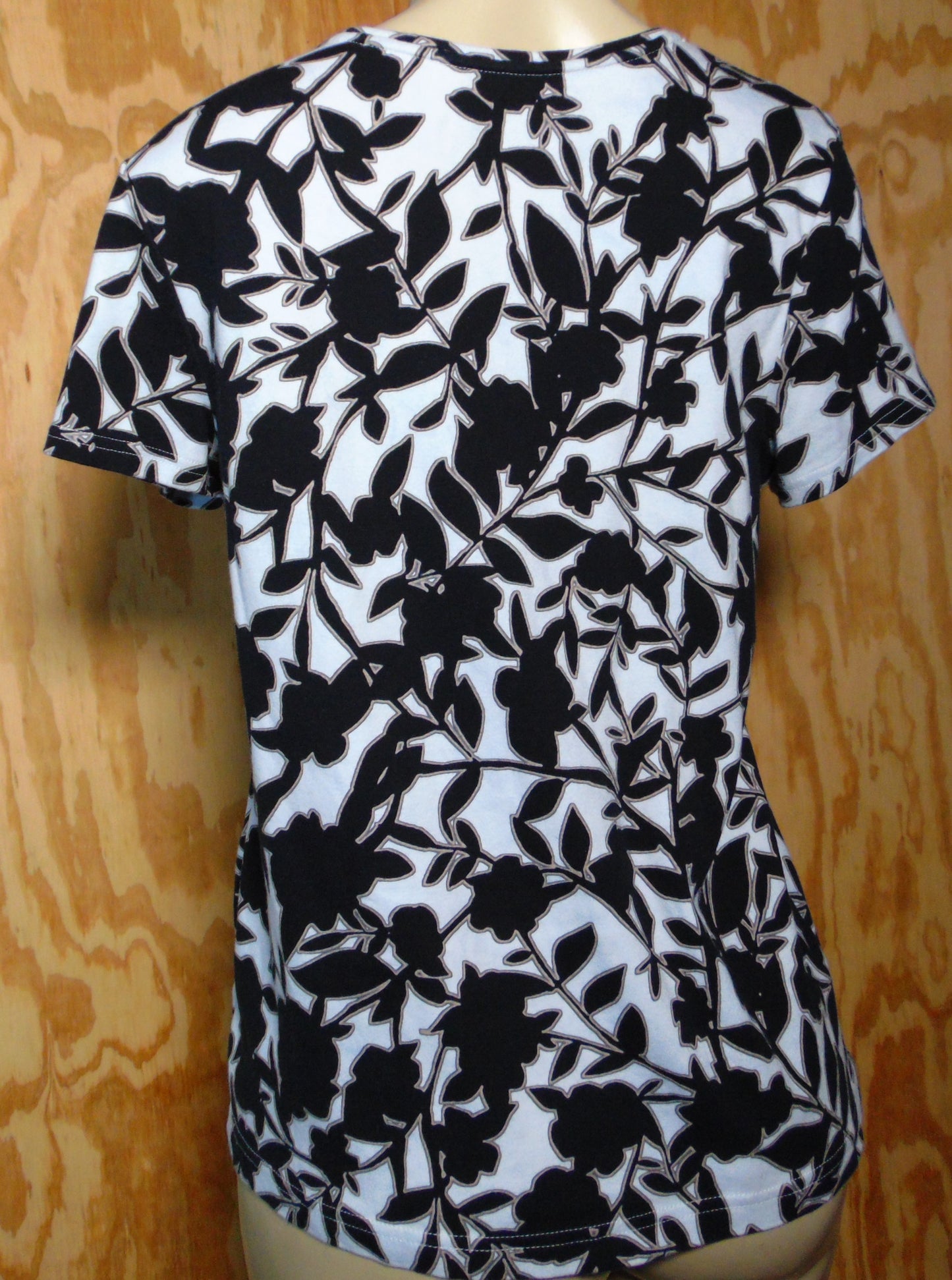 Croft & Barrow Floral Classic T-Shirt Black White Medium